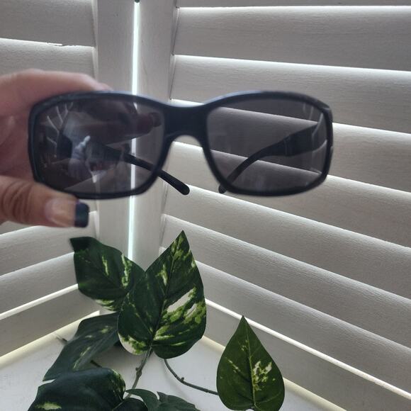 BURBERRY BLACK SUNGLASSES - Picture 10 of 10